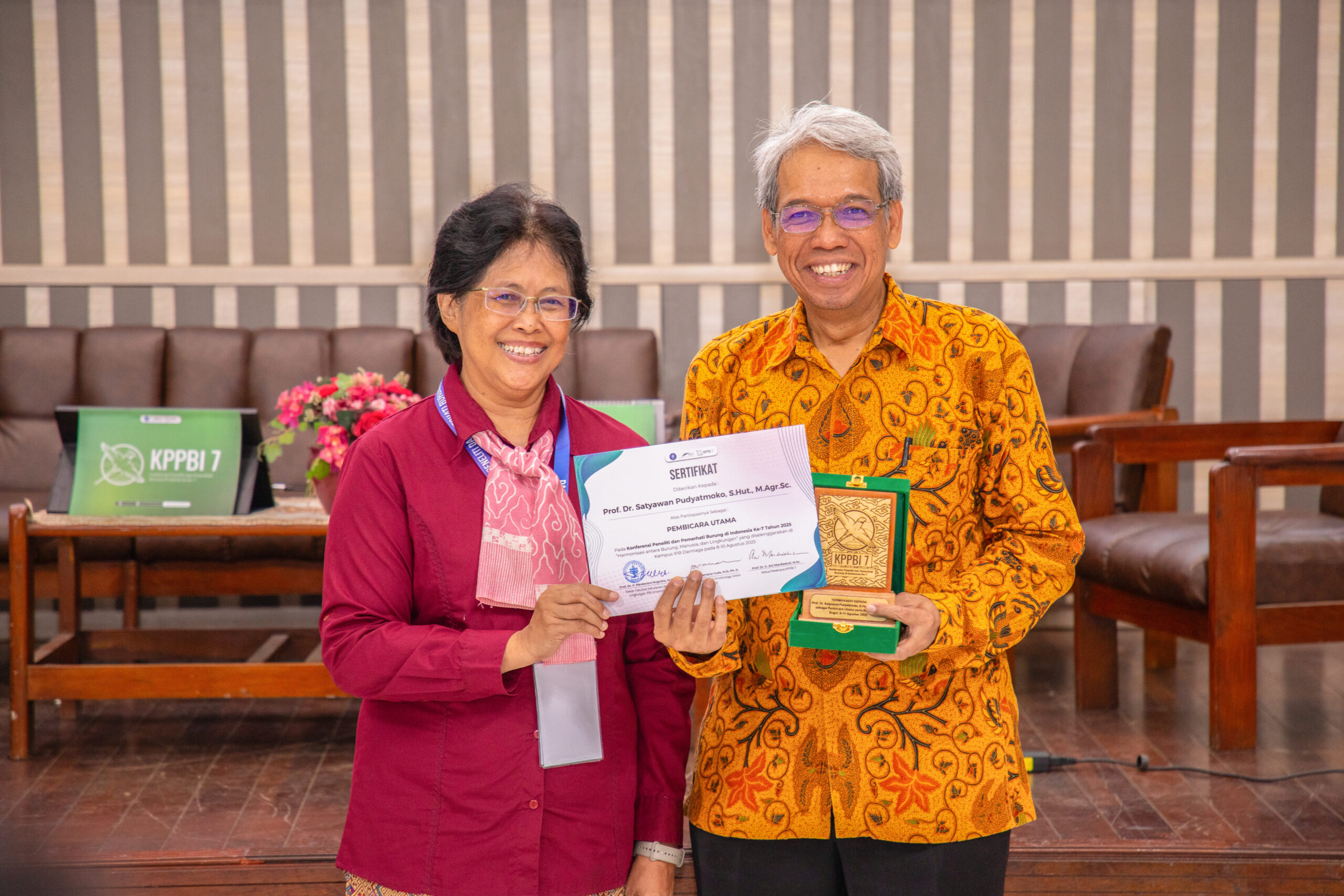 Pemberian Sertifikat Kepada Dirjen KSDAE, Kemenhut