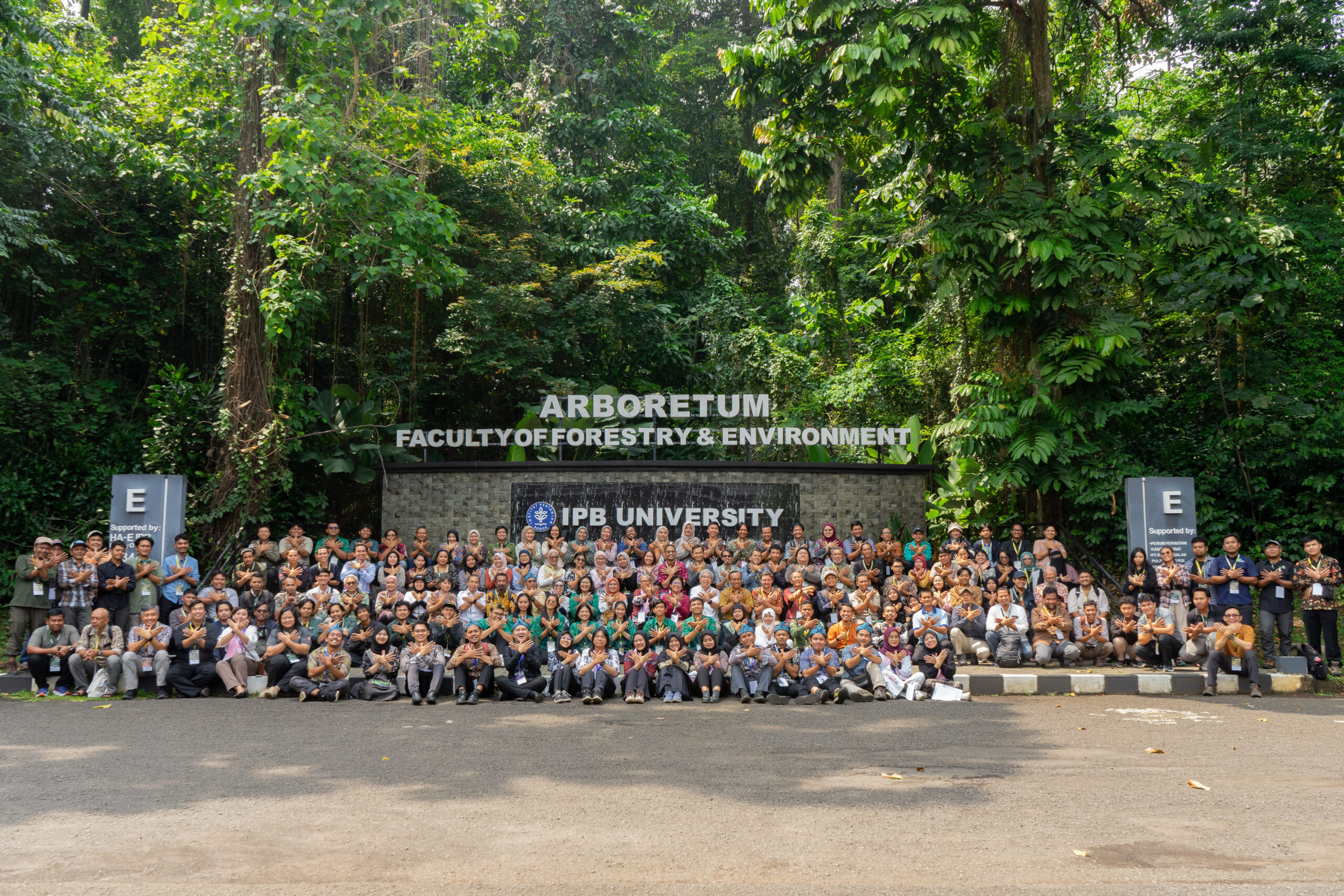 Foto Bersama di Fahutan