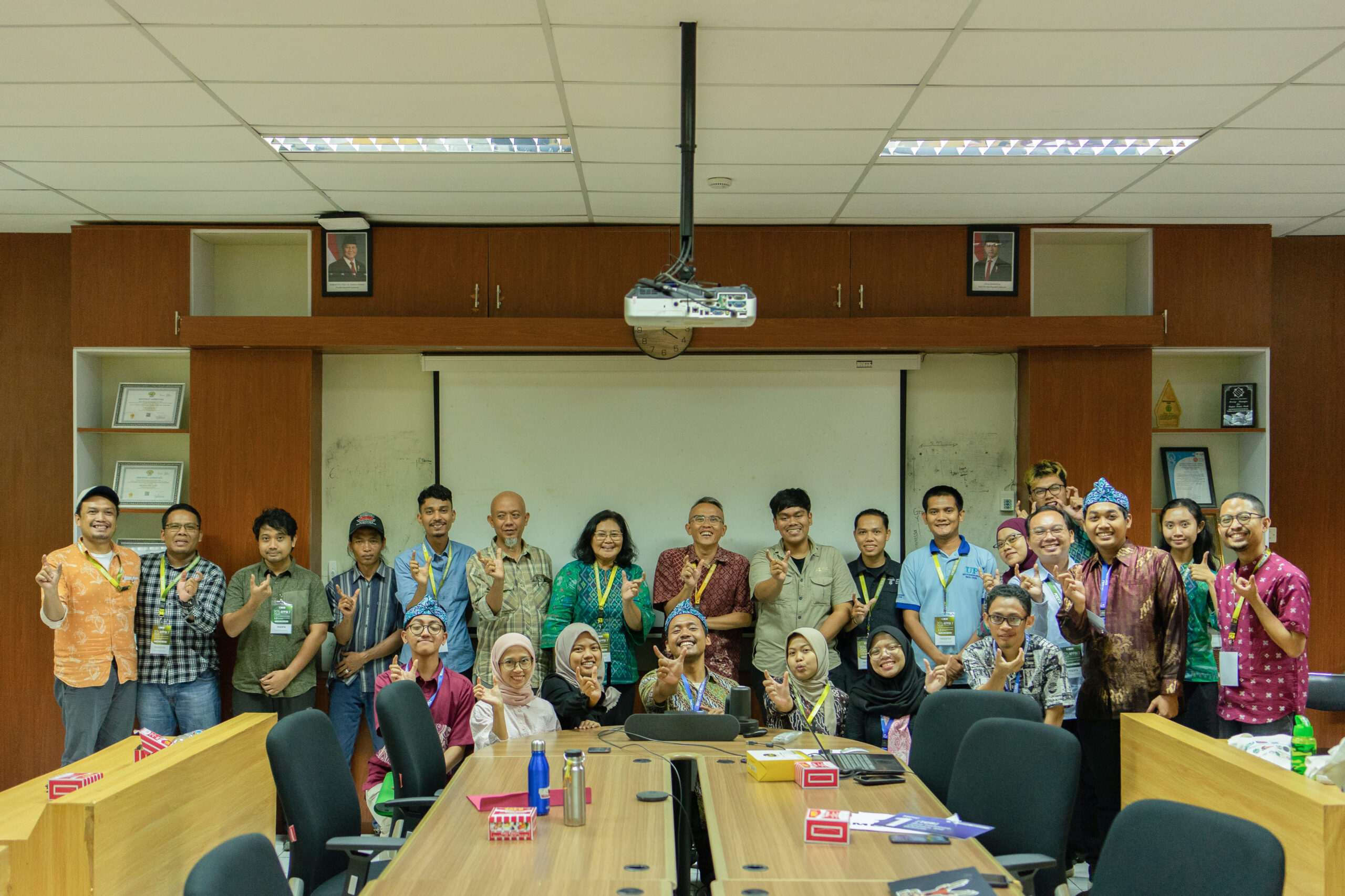 Foto bersama di R. Ulin