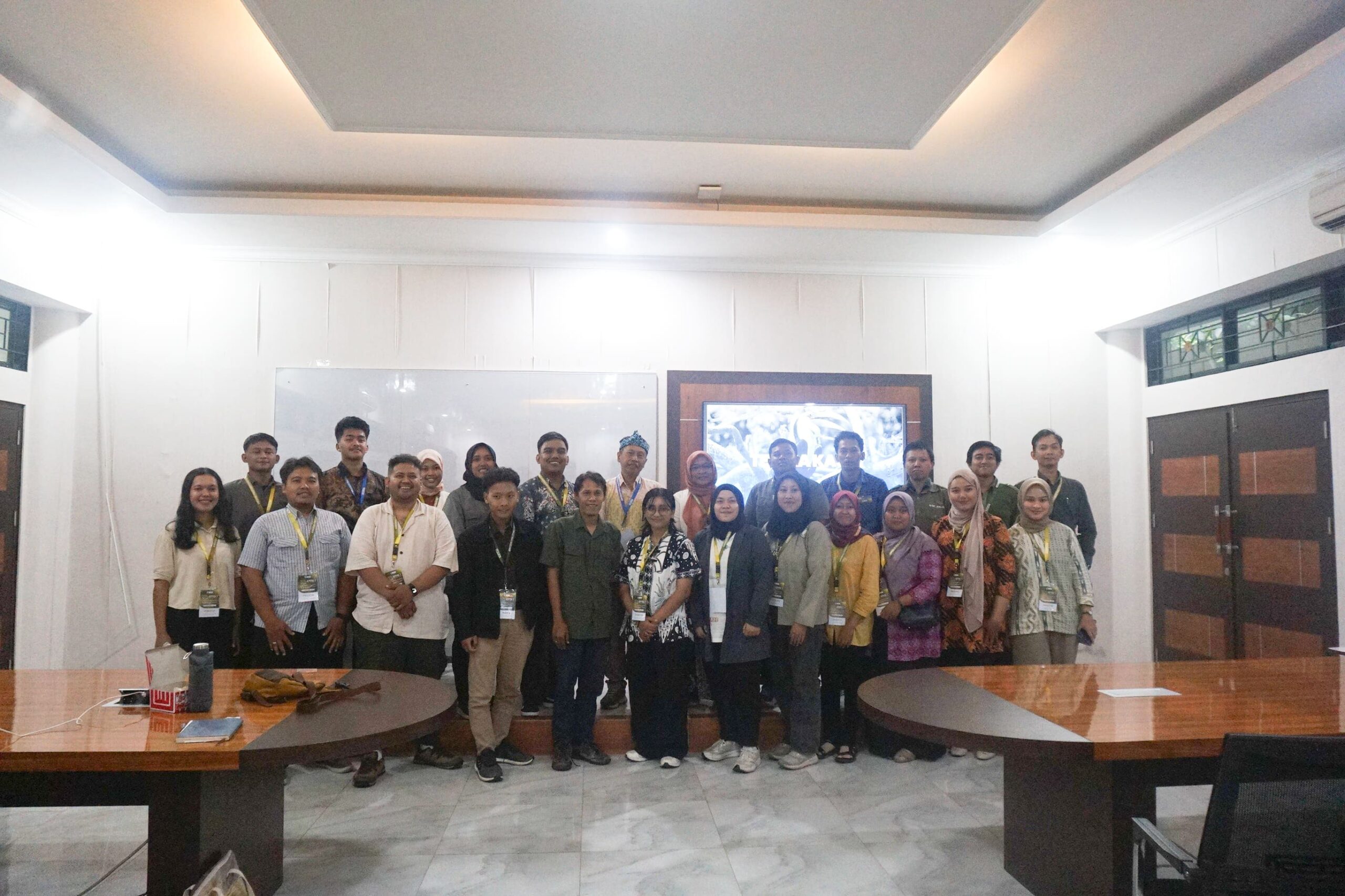 Foto bersama di Wing R1