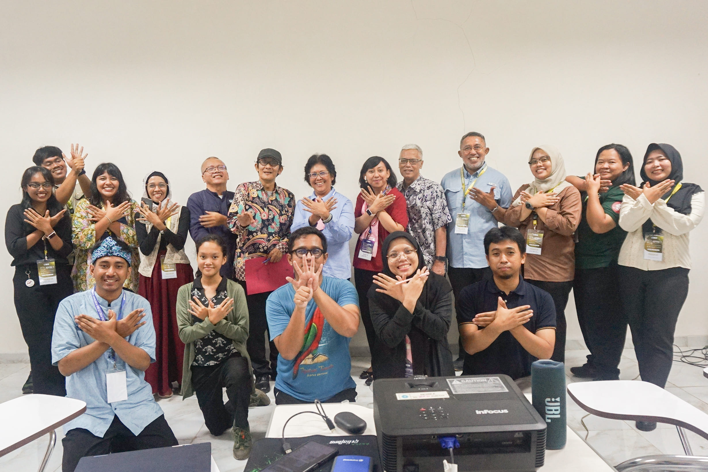 Foto bersama di Wing R3