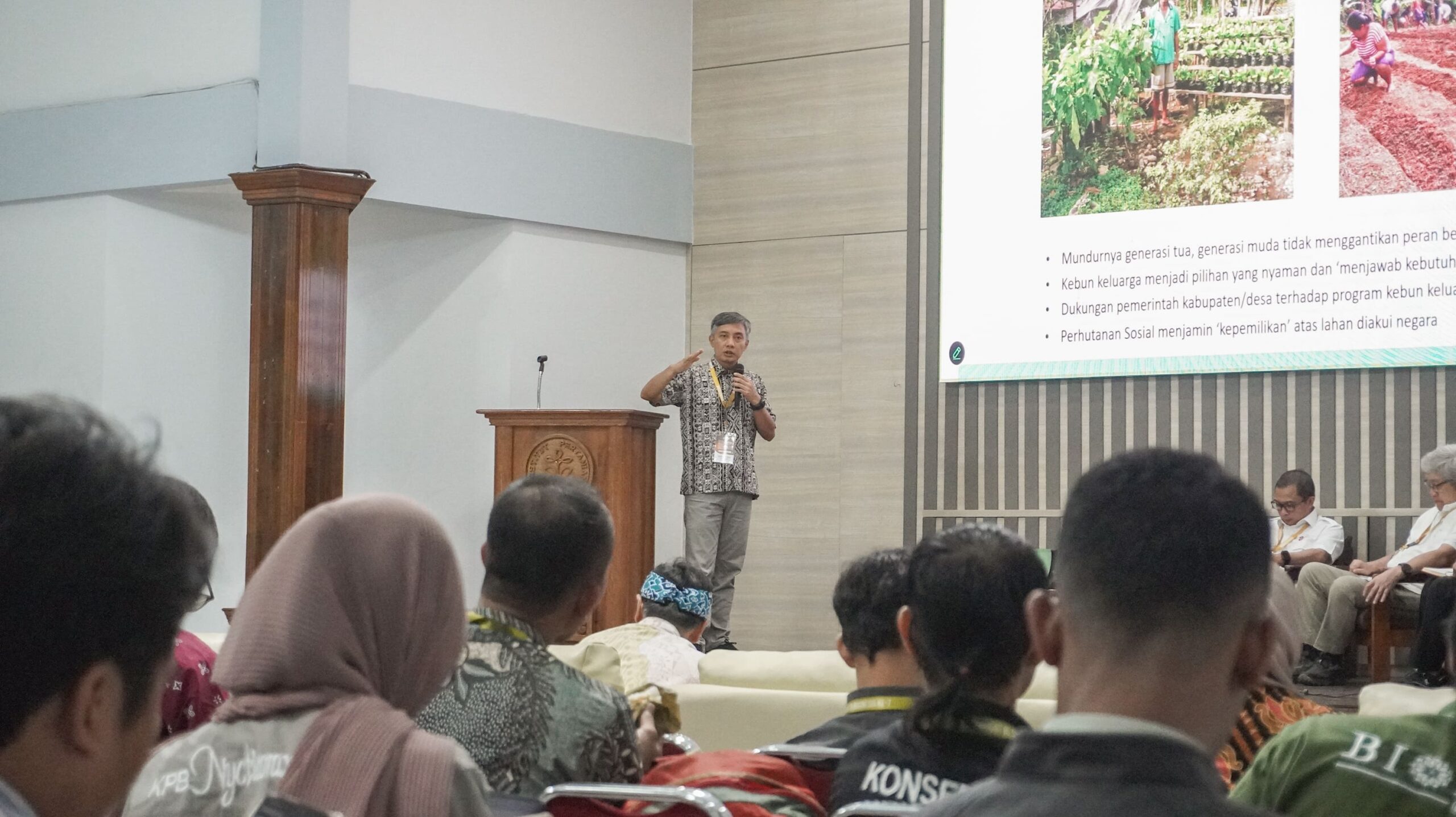 Seminar Panel Pertama